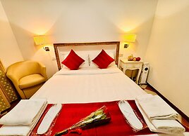 HOTEL HENRY