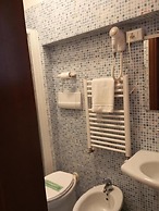 HOTEL HENRY