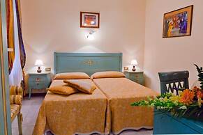 HOTEL HENRY