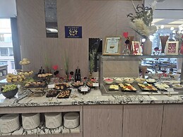 East Plaza Hotel