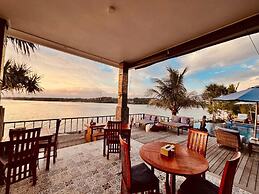 Nusa Veranda Sunset Villas & Restaurant