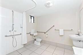 Discovery Parks Blackwater Central Motel