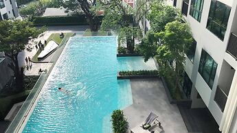 Great Location, Walk To The Beach and Best Pool