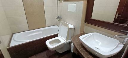 Roomshala Hotel J JOy