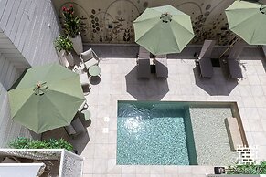 MESBEGLIA LUXURY ROOMS