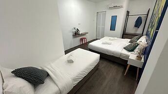 Traveller Ark Hotel & Bunks