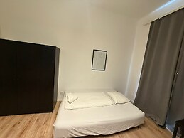 Cozy 1BR Apt Walk to Westbahnhof