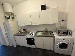Chic 1BR Apt Steps from Schönbrunn