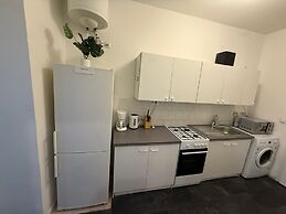 Chic 1BR Apt Steps from Schönbrunn
