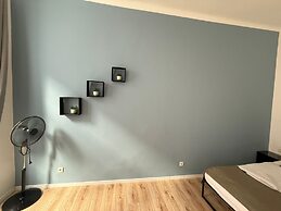 Chic 1BR Apt Steps from Schönbrunn