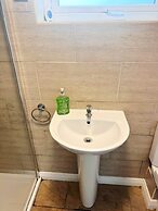 Egremont 2-br Flat With Free Parking & Wi-fi