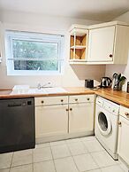 Egremont 2-br Flat With Free Parking & Wi-fi