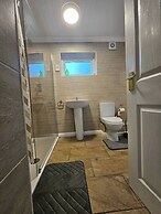 Egremont 2-br Flat With Free Parking & Wi-fi