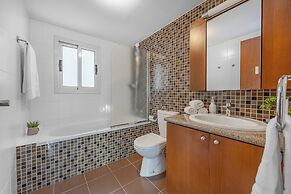 Lena Court - Spacious 3bdr, City Views