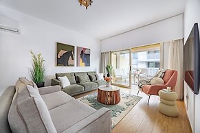 Lena Court - Spacious 3bdr, City Views