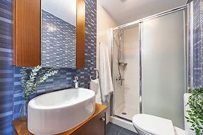 Lena Court - Spacious 3bdr, City Views