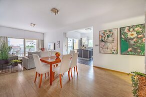 Lena Court - Spacious 3bdr, City Views