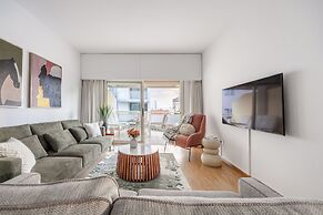 Lena Court - Spacious 3bdr, City Views