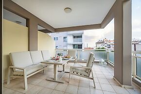 Lena Court - Spacious 3bdr, City Views