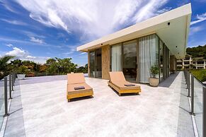 Ultra-Modern 6-Bedroom in GolfCourse PH6