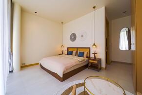 Ultra-Modern 6-Bedroom in GolfCourse PH6