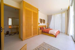 Ultra-Modern 6-Bedroom in GolfCourse PH6