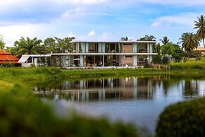 Ultra-Modern 6-Bedroom in GolfCourse PH6