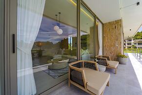 Ultra-Modern 6-Bedroom in GolfCourse PH6