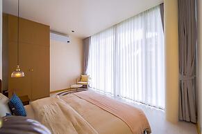 Ultra-Modern 6-Bedroom in GolfCourse PH6