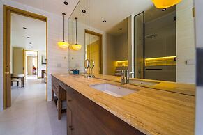 Ultra-Modern 6-Bedroom in GolfCourse PH6