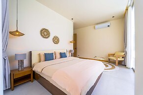 Ultra-Modern 6-Bedroom in GolfCourse PH6