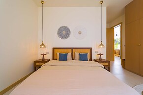 Ultra-Modern 6-Bedroom in GolfCourse PH6
