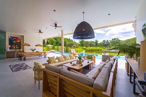 Ultra-Modern 6-Bedroom in GolfCourse PH6