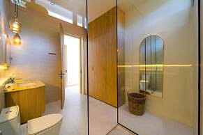 Ultra-Modern 6-Bedroom in GolfCourse PH6