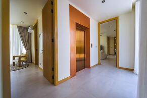 Ultra-Modern 6-Bedroom in GolfCourse PH6