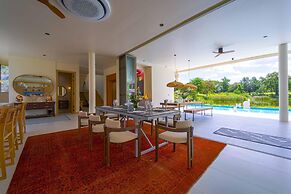 Ultra-Modern 6-Bedroom in GolfCourse PH6