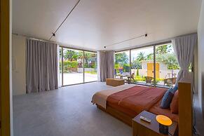 Ultra-Modern 6-Bedroom in GolfCourse PH6