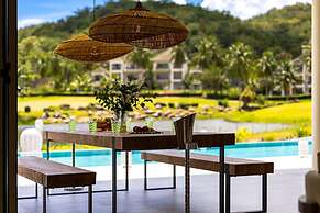 Ultra-Modern 6-Bedroom in GolfCourse PH6