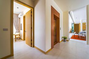 Ultra-Modern 6-Bedroom in GolfCourse PH6