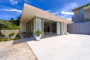 Ultra-Modern 6-Bedroom in GolfCourse PH6