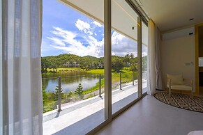 Ultra-Modern 6-Bedroom in GolfCourse PH6
