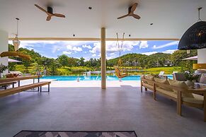 Ultra-Modern 6-Bedroom in GolfCourse PH6
