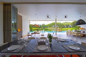Ultra-Modern 6-Bedroom in GolfCourse PH6