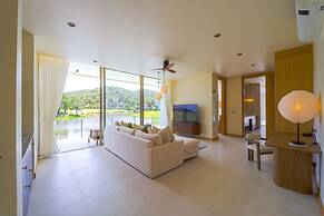 Ultra-Modern 6-Bedroom in GolfCourse PH6