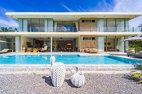 Ultra-Modern 6-Bedroom in GolfCourse PH6
