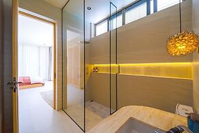 Ultra-Modern 6-Bedroom in GolfCourse PH6