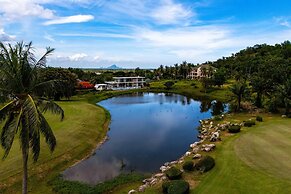 Ultra-Modern 6-Bedroom in GolfCourse PH6