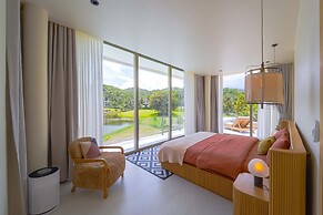 Ultra-Modern 6-Bedroom in GolfCourse PH6