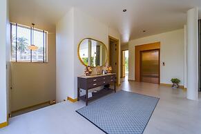 Ultra-Modern 6-Bedroom in GolfCourse PH6