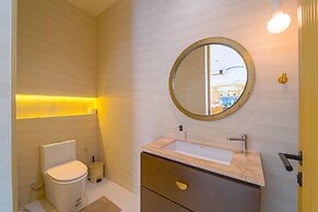 Ultra-Modern 6-Bedroom in GolfCourse PH6